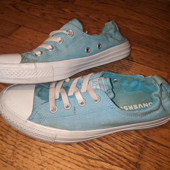 Women's Size 9.5 Low Top Converse Chuck Taylors - Picture 4 of 5